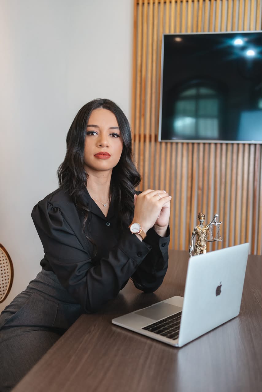 Dra. Michelle Guedes no escritório
